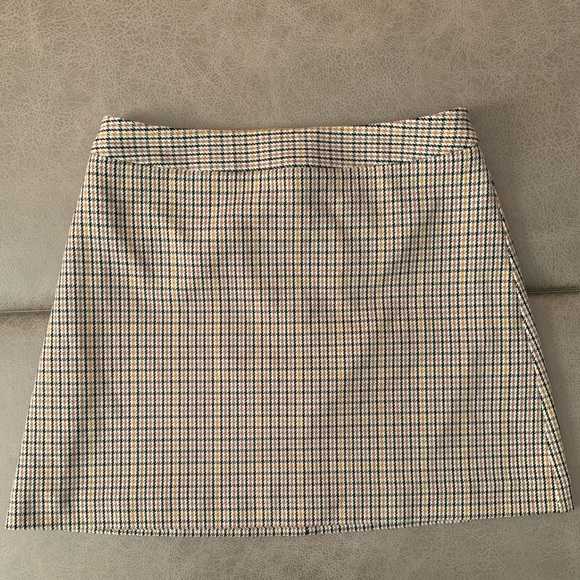 Express Dresses & Skirts - Express Houndstooth Patterned Lined Mini Skirt - Size 6